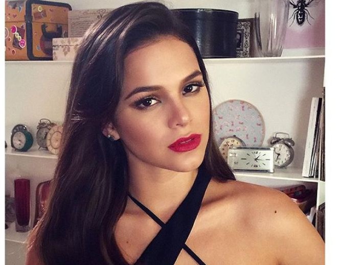 84021-a-atriz-bruna-marquezine-apostou-no-680x0-3