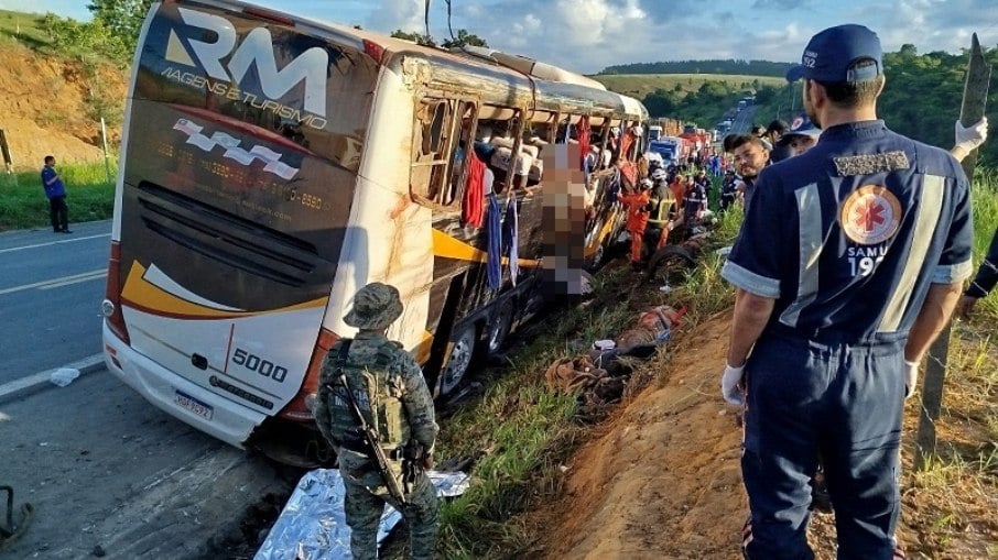 Acidente ônibus de turismo deixa 9 mortos e 24 feridos no extremo