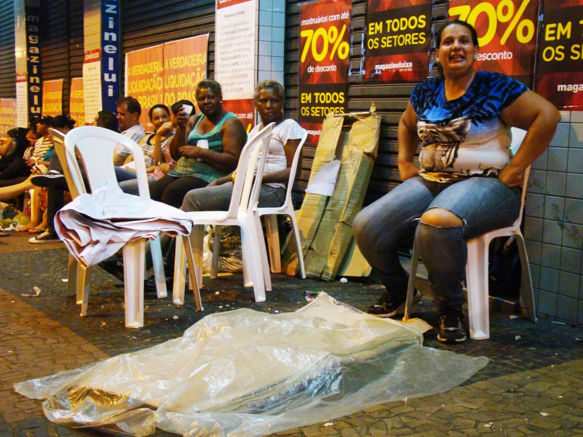 Primeira da fila em liquidação: 37 horas de espera