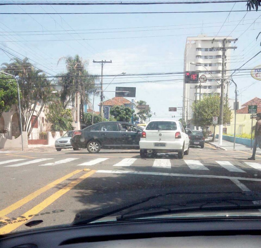 Falha em semáforo na Santo Antônio causa acidente