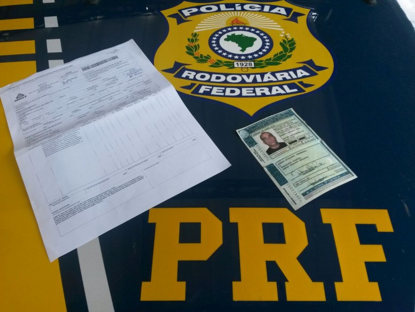 Homem é preso com documento falso na BR-153