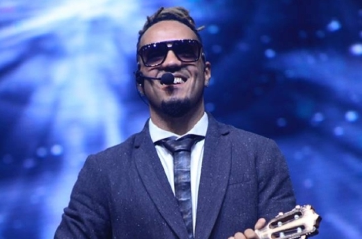 Após investir R$ 100 mil, cantor Belo surpreende com novo sorriso
