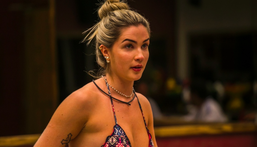 Fotos íntimas de Aline, do BBB 15, são compartilhadas na web