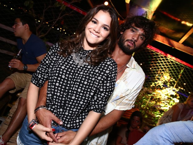 Bruna Marquezine curte a noite carioca com Marlon Teixeira