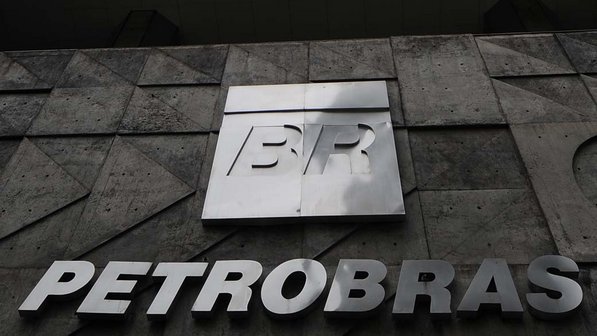 Ações da Petrobras despencam mais de 10% na Bovespa