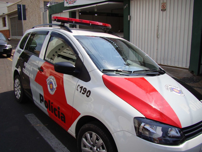 Dupla é presa carregando televisão furtada na zona norte