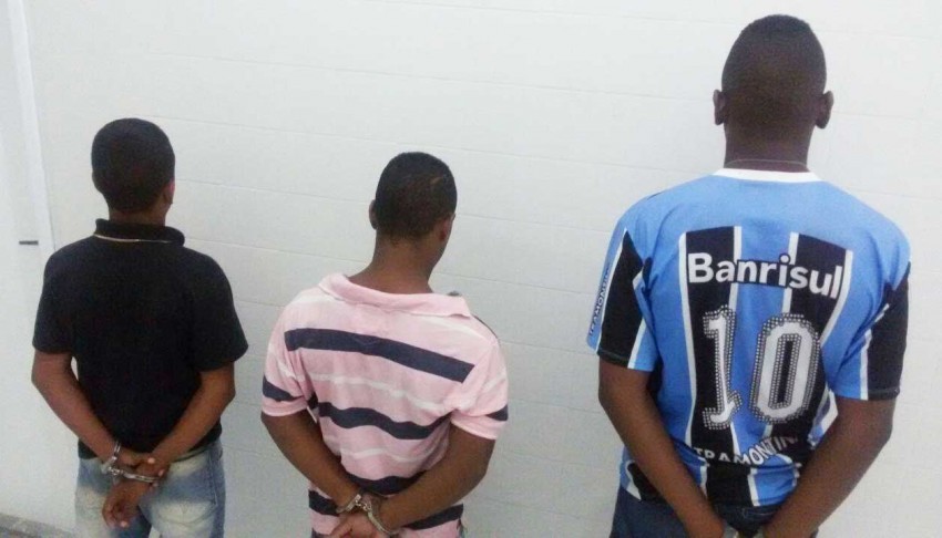 Rocam prende três adolescentes por roubo na zona oeste