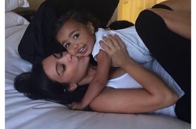 Kim Kardashian se envolve em acidente de carro com filha