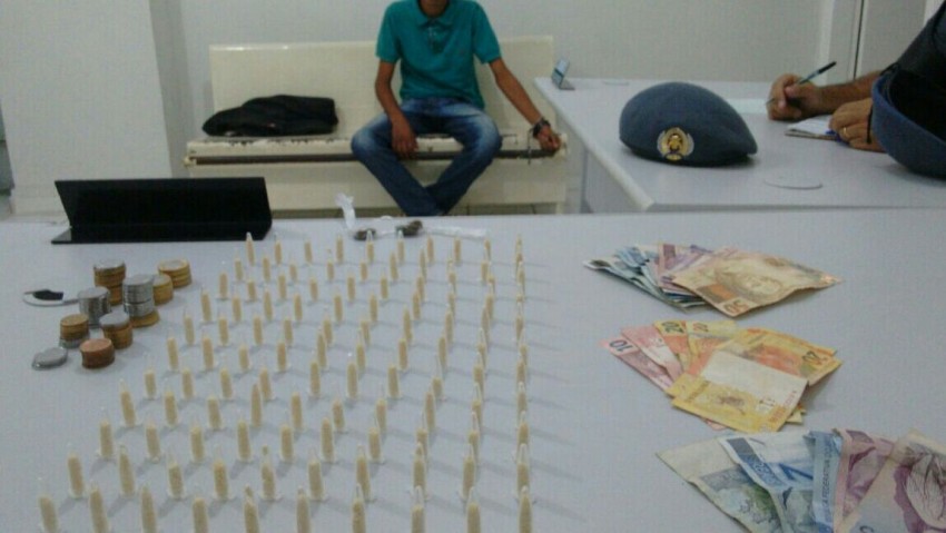 Polícia prende jovem com crack no poliesportivo da Papelamar