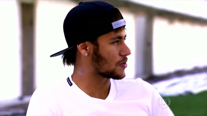 Video: Neymar discute com torcedor do Manchester