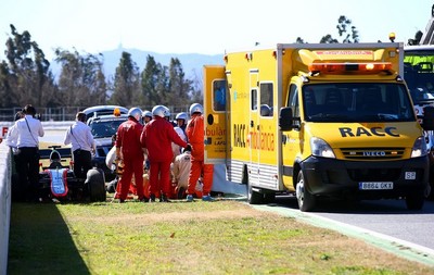 Fernando Alonso sofre acidente nos testes em Barcelona