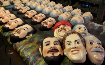 Os políticos que viraram máscara de Carnaval