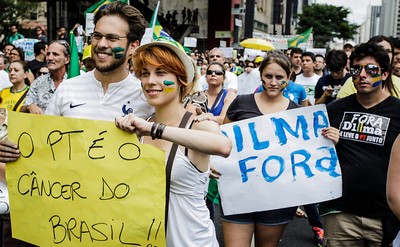 Brasileiros vão às ruas contra Dilma em todo o país