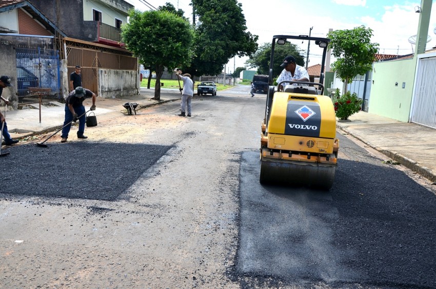 Chuvas adiam operação tapa buracos em toda a cidade