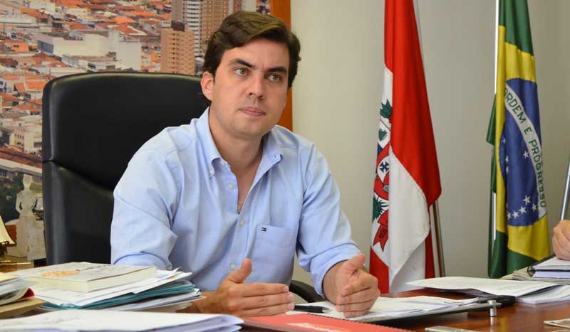 Câmara recebe denúncia contra prefeito Vinícius Camarinha