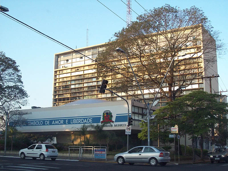 Prefeitura apura diversos contratos irregulares em Marília