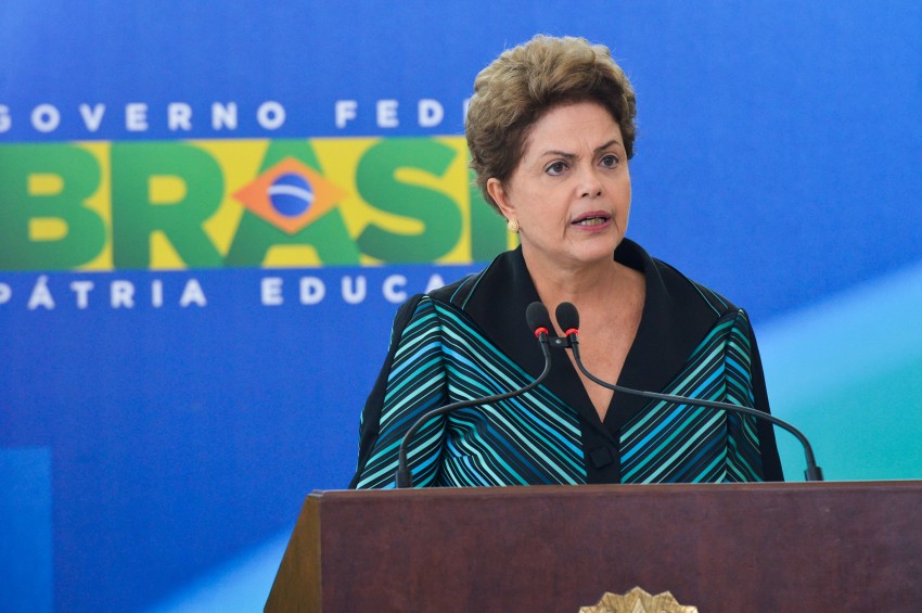 Dilma diz que ajuste fiscal não afeta programas do MEC