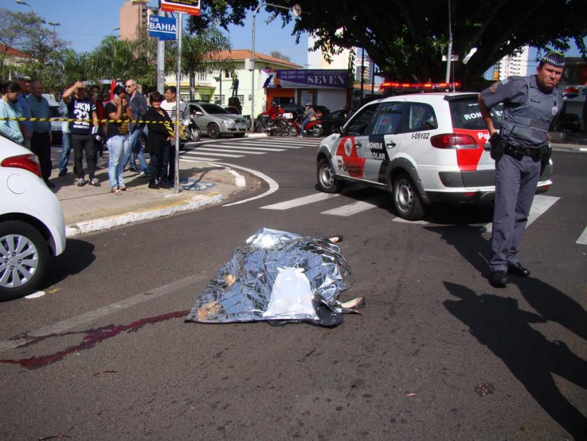 Idosa morre atropelada no centro de Marília