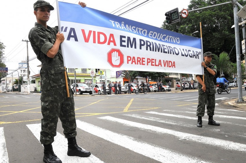 Educação no trânsito: ação no centro da cidade