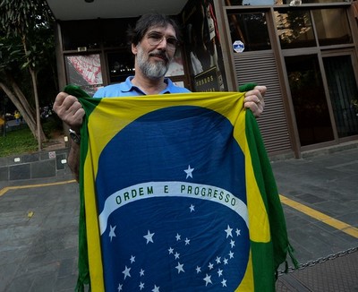 Famosos participam do protesto contra Dilma