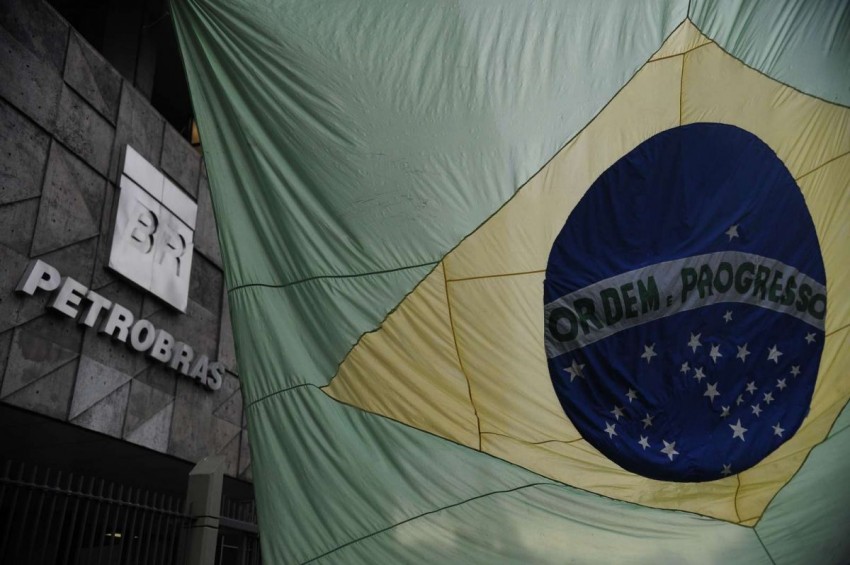 Petrobras anuncia perdas de R$ 6,2 bi com corrupção