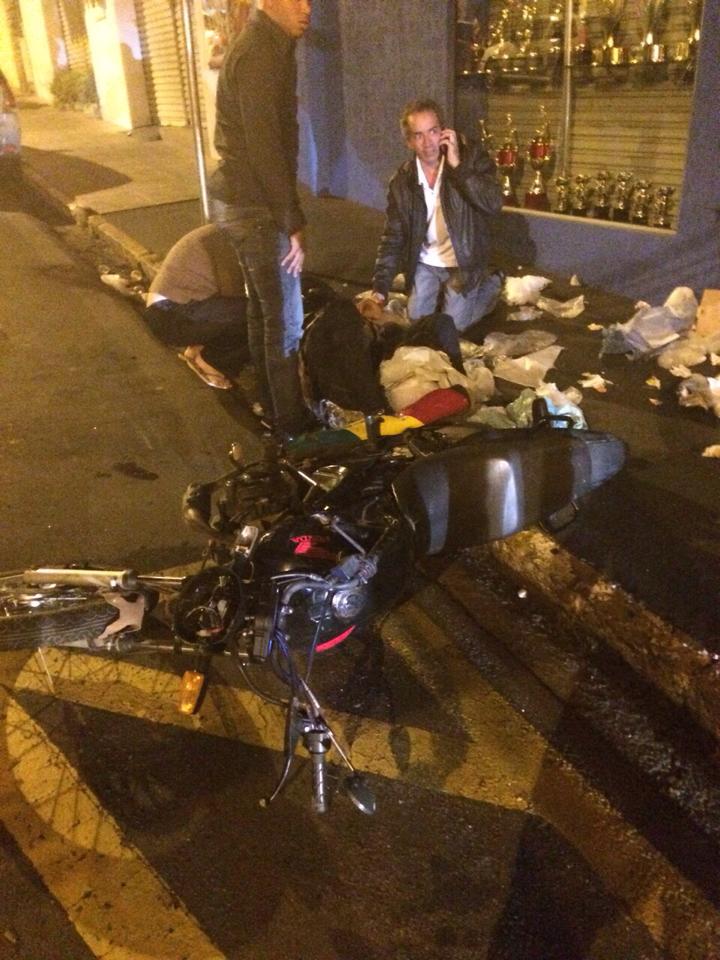 Motos se chocam em grave acidente no Centro