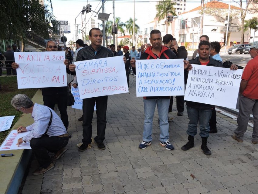 Vereadores proíbem população de entrar na Câmara