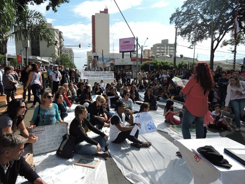 Greve continua e servidores se reúnem com Herval Seabra