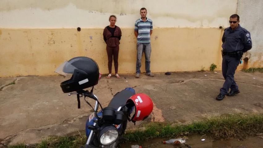 Câmera flagra casal em roubo no bairro Maria Izabel