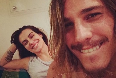 Cleo Pires e Rômulo Neto vão ao cinema, mas saem separados