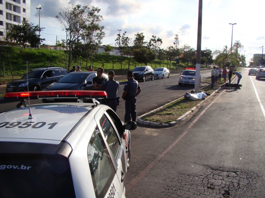 Motociclista morre em acidente na Avenida das Esmeraldas