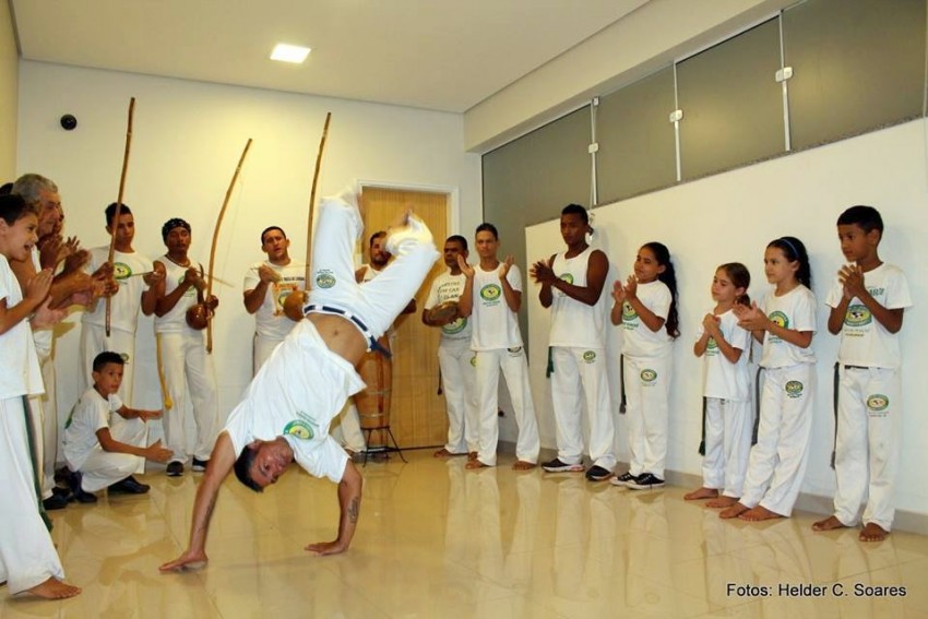 FOTO Capoeira no Espa+ºo