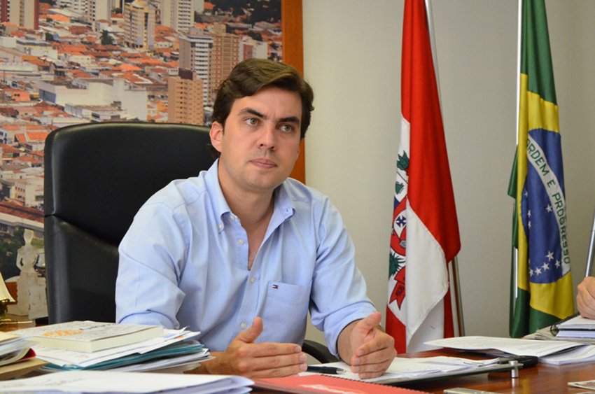 Prefeito Vinicius Camarinha