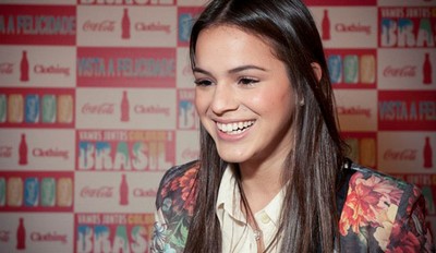 Comercial de cerveja dá dor de cabeça para Bruna Marquezine