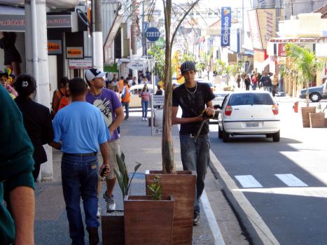 Comércio vai até 22h nesta quinta-feira em Marília