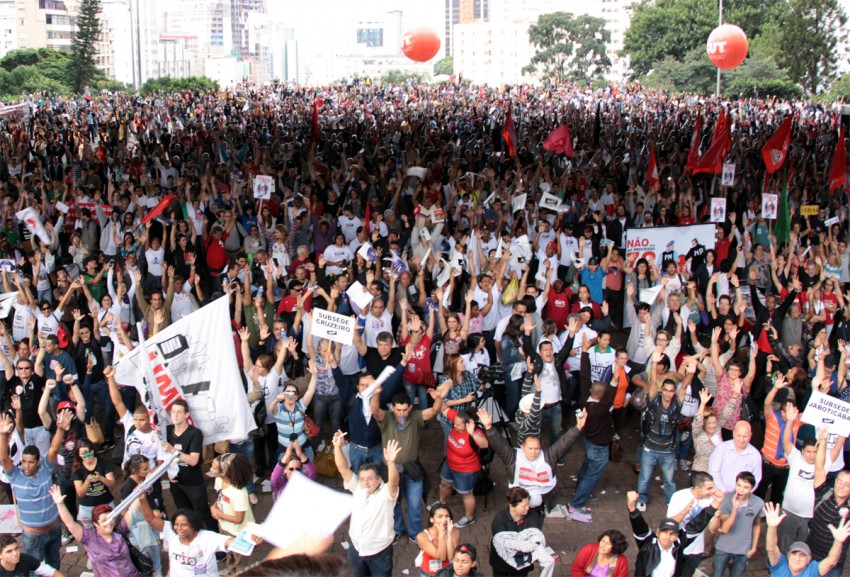 Professores da rede estadual decidem suspender greve