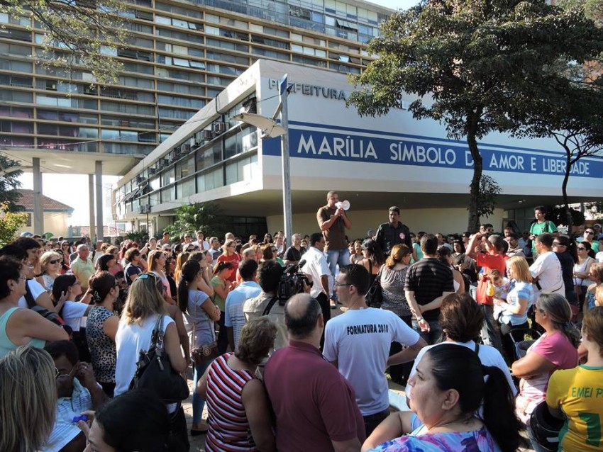 Servidores devem trabalhar em feriados para reposição