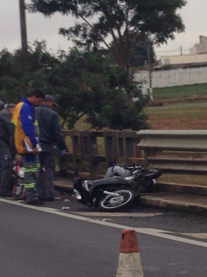 Acidente na Rodovia do Contorno fere duas pessoas