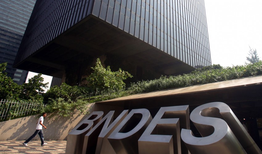 Cunha autoriza criação de CPI para investigar BNDES