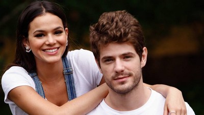 Marquezine e Destri voltam a negar namoro: “é gay”