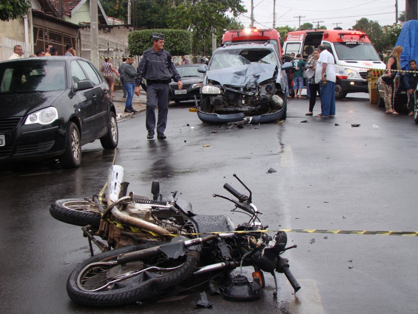 Motociclista fica gravemente ferido em acidente na zona norte