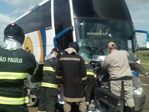 Motorista morre após ser atingido por ônibus na região