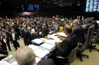 Câmara aprova em 2° turno texto-base da reforma política