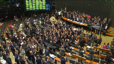 Parlamentares querem anular redução da maioridade penal