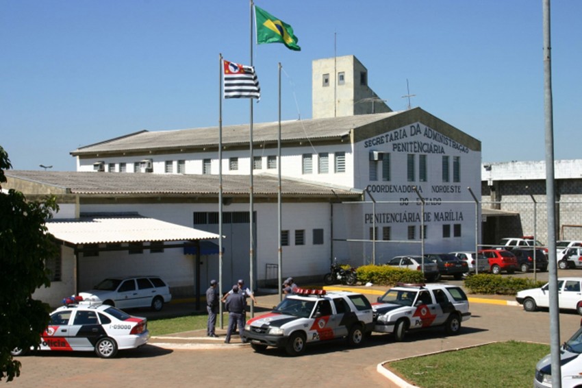 Dois detentos fogem da penitenciária de Marília