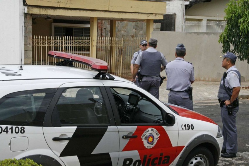 Criminosos fazem ‘limpa’ em residência na zona norte