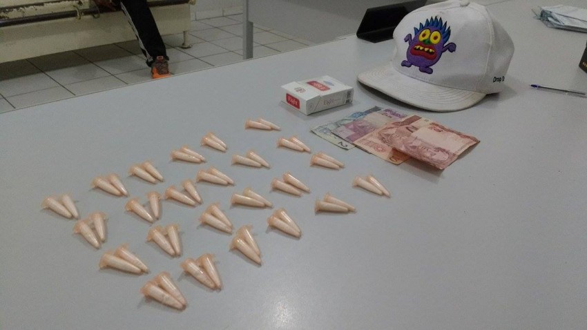 Repositor é preso vendendo cocaína na zona sul de Marília