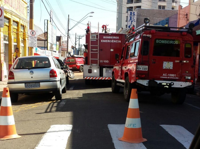 Operário cai em poço de 13 metros no centro de Marília