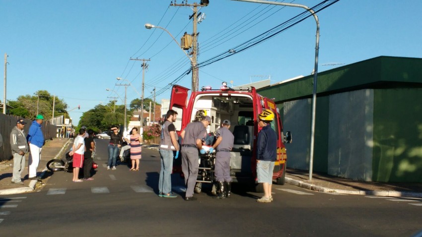 Mulher fica ferida em acidente na rua 24 de dezembro