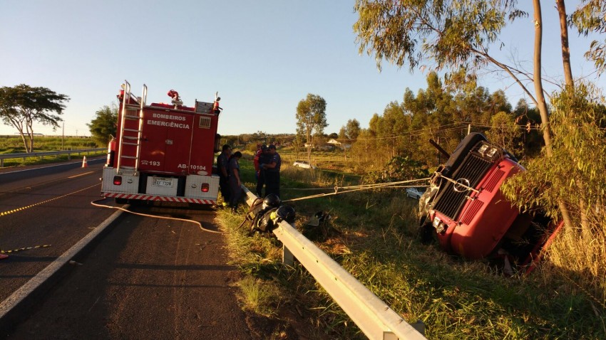 Acidente com caminhão deixa um morto na Rodovia BR-153